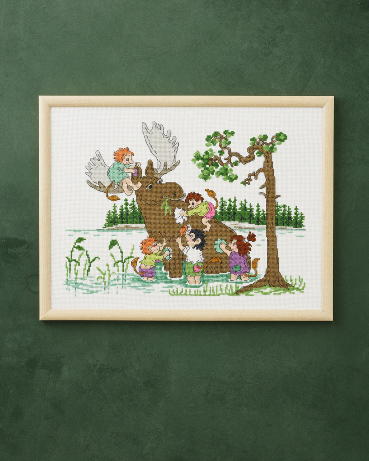 Broderikit Älg bad